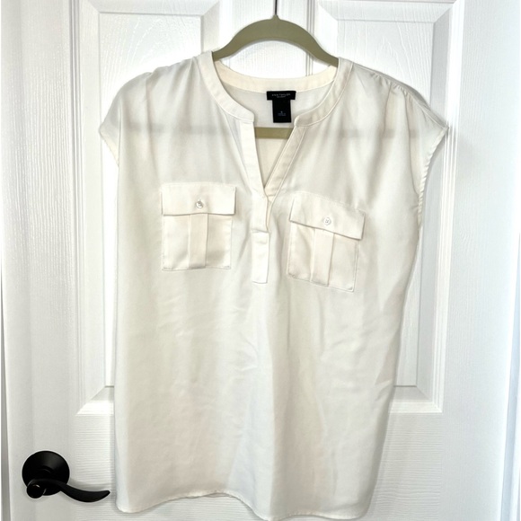 ⭐️ Ann Taylor Factory Cap Sleeve White Blouse Pockets Size SMALL - Picture 4 of 12